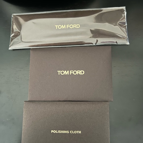 TOM FORD NWT BROWN SUEDE LIKE LARGE INCLUSIVE EYEGLASS CASE- NO GLASSES - Picture 6 of 8